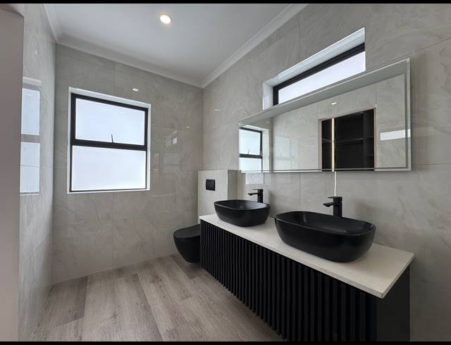 4 BEDROOM HOUSE FOR SALE IN SANDOWN